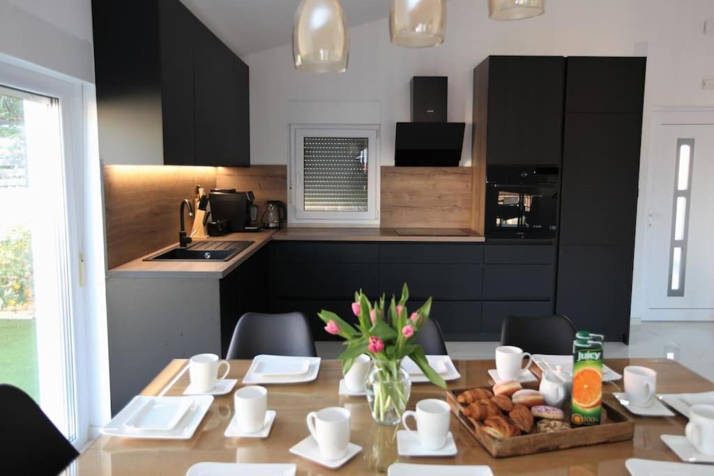 Luxury Villa Lana Apt, Seaview Terrace, Large Outdoor Space, Bbq Trogir Eksteriør billede
