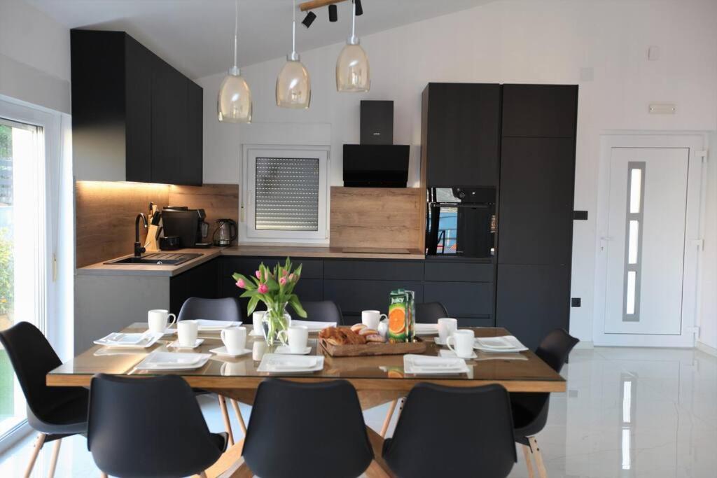 Luxury Villa Lana Apt, Seaview Terrace, Large Outdoor Space, Bbq Trogir Eksteriør billede