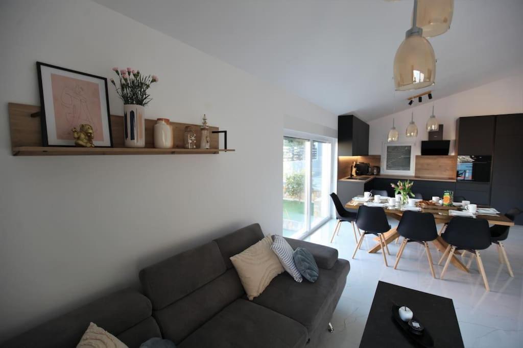 Luxury Villa Lana Apt, Seaview Terrace, Large Outdoor Space, Bbq Trogir Eksteriør billede