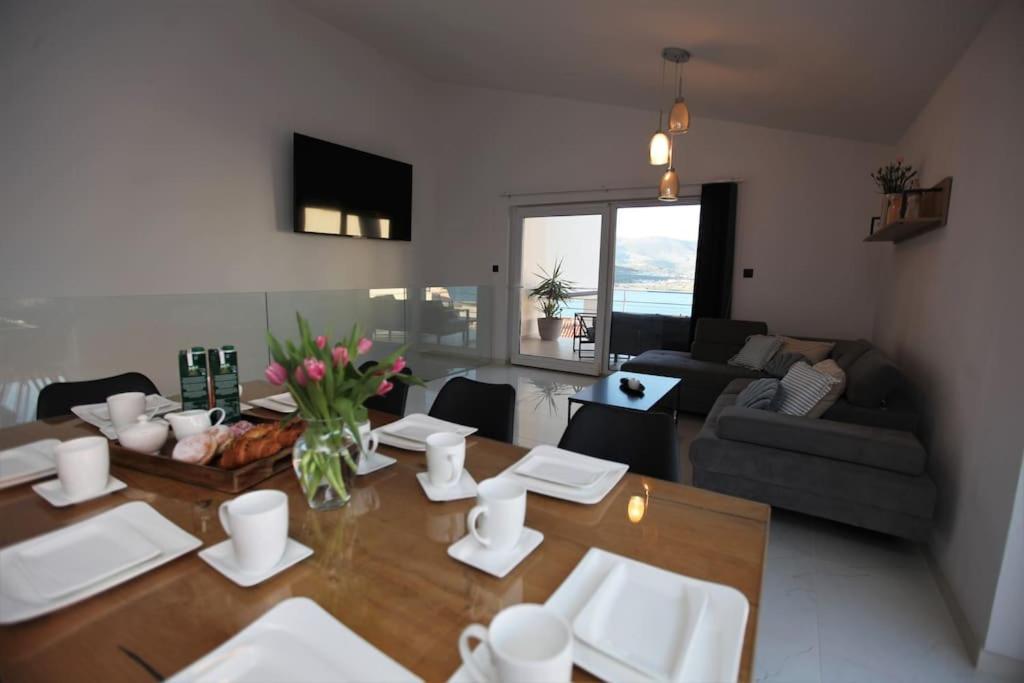 Luxury Villa Lana Apt, Seaview Terrace, Large Outdoor Space, Bbq Trogir Eksteriør billede